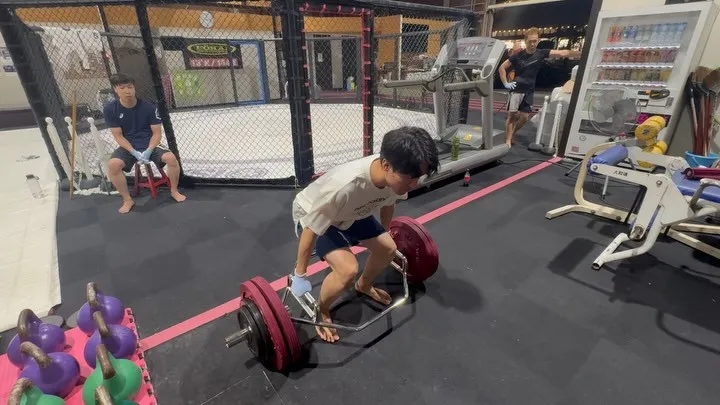 スパーリング後にみんなでデッドリフト🏋️‍♀️